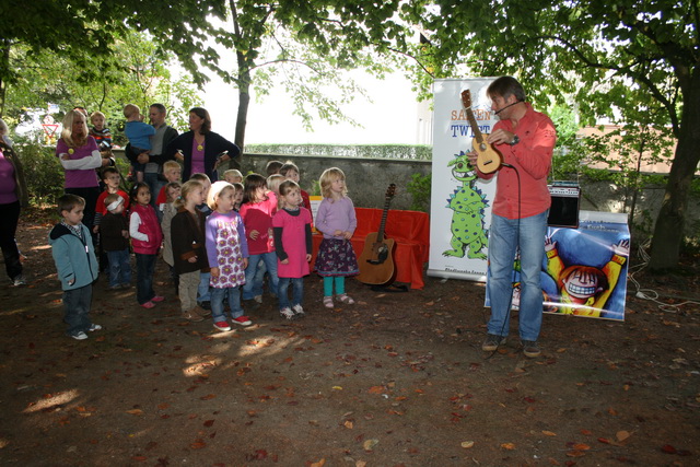 gal/2010/2010 Saitentwist Kita Dreistein Tag der offenen Tuer 26.09. Essen Haarzopf/2010 Saitentwist Dreistein Kita Tag der offenen Tuer 26.09. 047.jpg